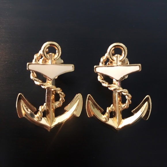 Jewelry - ✨ Vintage Nautical Cream Enamel Gold Tone Earrings